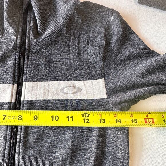 Oakley Jacket Women's Jacket S Activewear Gray Zip Thumb Holes Fitted Stretch - Picture 3 of 8